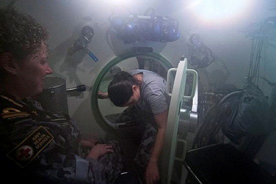 A bord du sous-marin de sauvetage LR-5