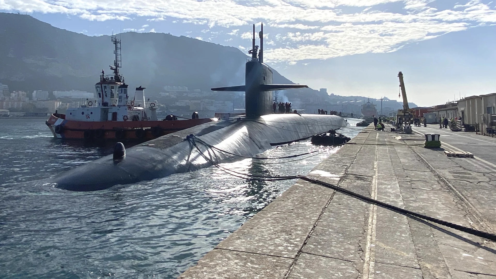 L'USS Rhode Island à quai à Gibraltar