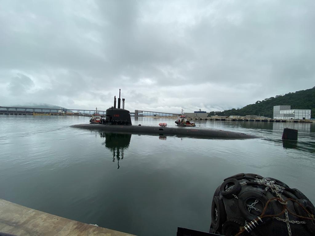 Le sous-marin brésilien Riachuelo appareille pour sa 1ère plongée statique