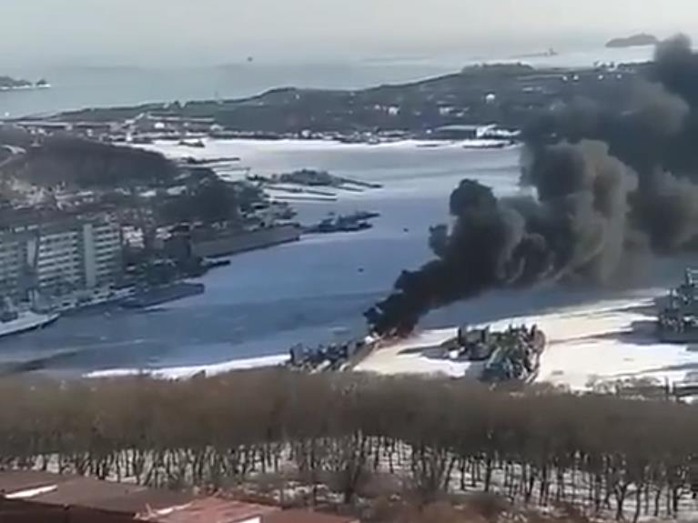 Incendie majeur à la base sous-marine de Vladivostosk