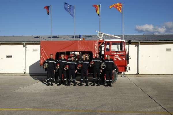 Des marins-pompiers sur la base de Mostar
