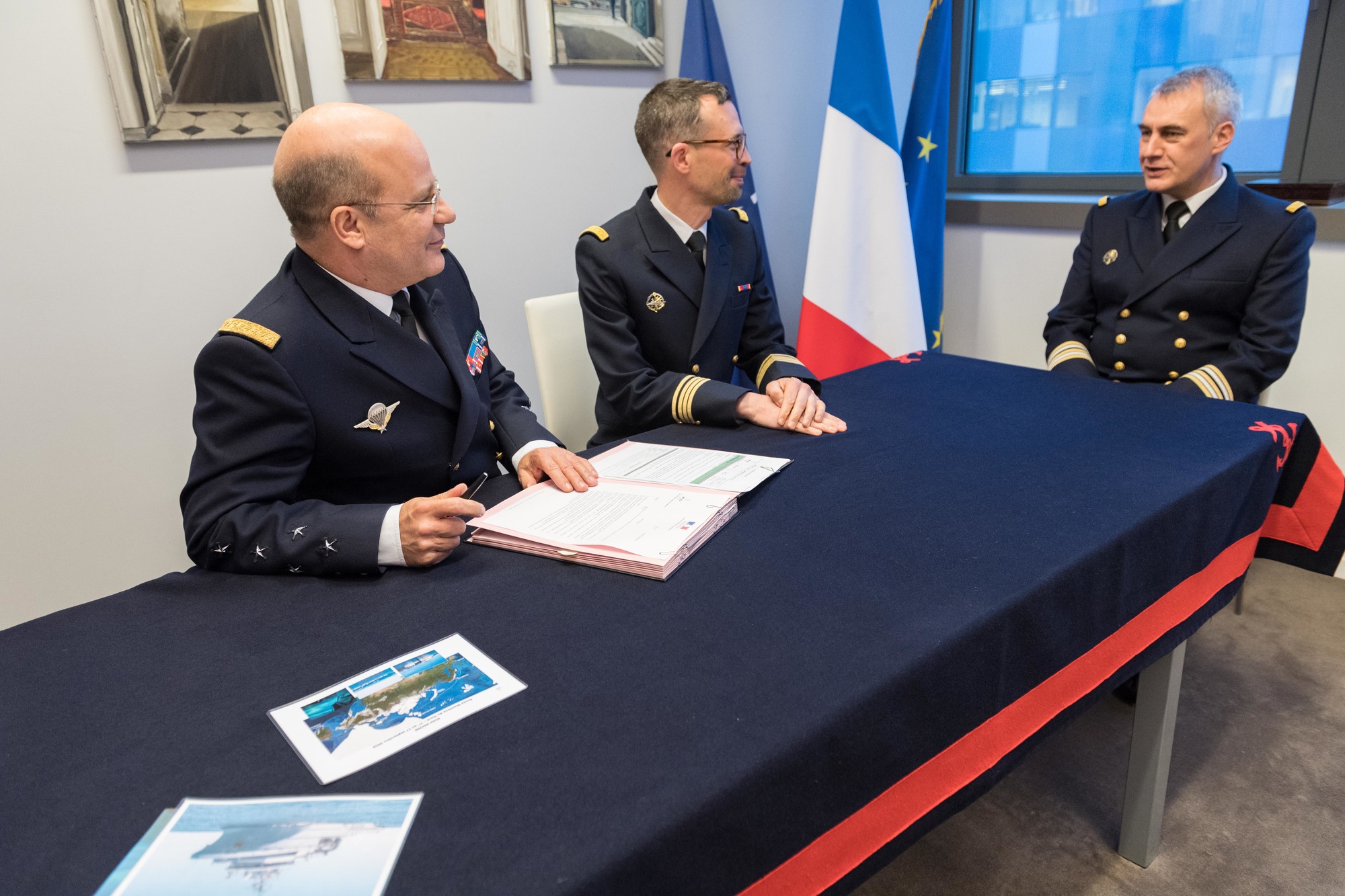 L’amiral Prazuck signe l’ASA du Rhône, 2e bâtiment de soutien et d’assistance métropolitain