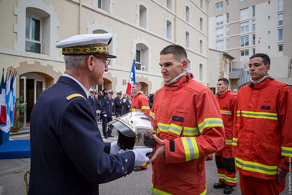 Remise de casques aux élèves de l’école des marins-pompiers