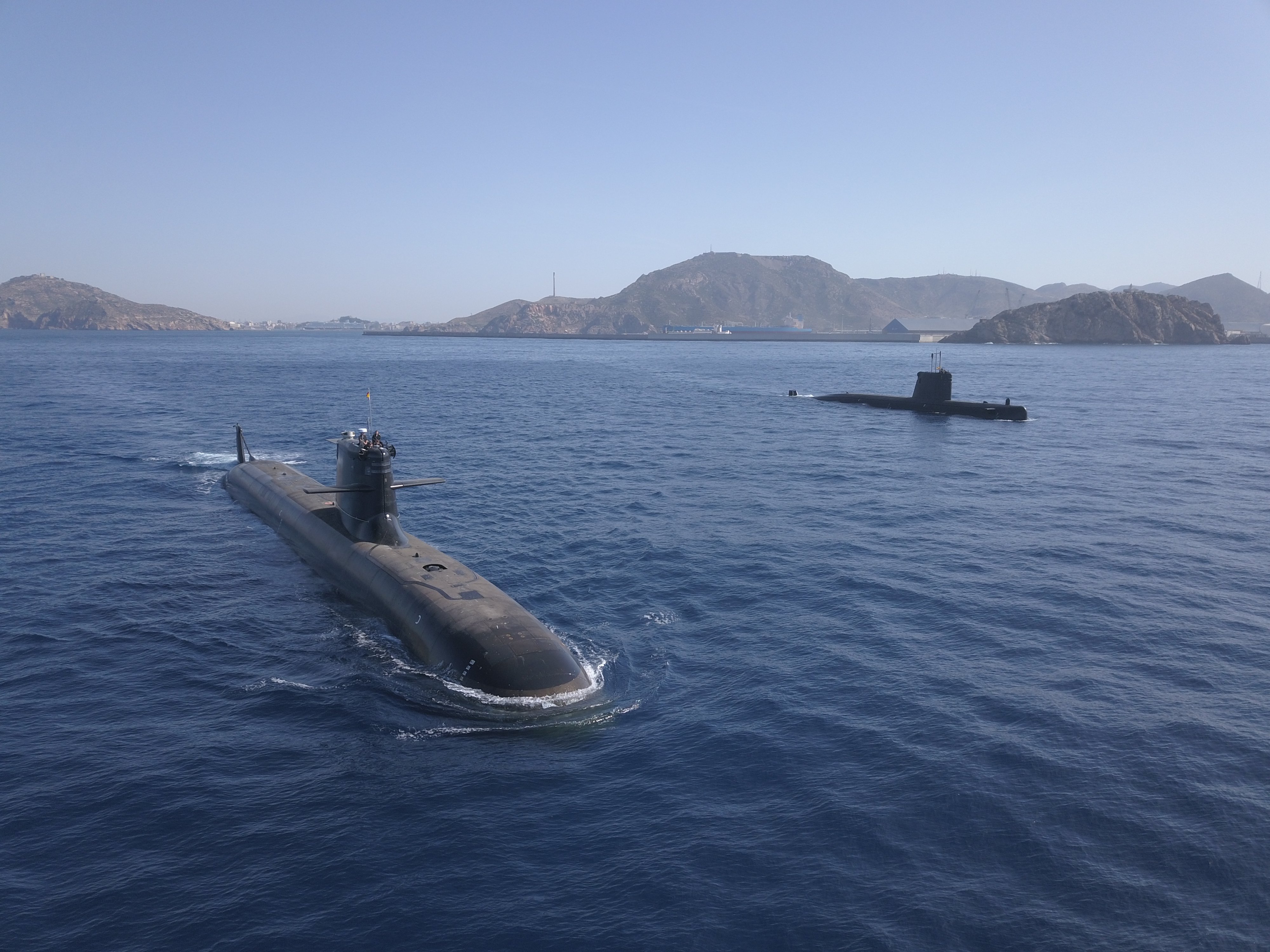 Les sous-marins espagnols Tramontana et Isaac Peral