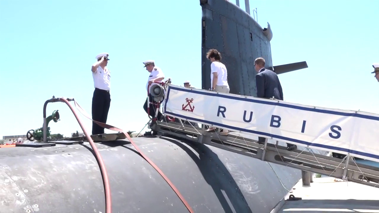 La ministre des armées embarque à bord du sous-marin Rubis