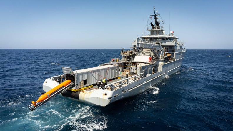 Le BSAM Garonne déploie le drone sous-marin autonome HUGIN Superior