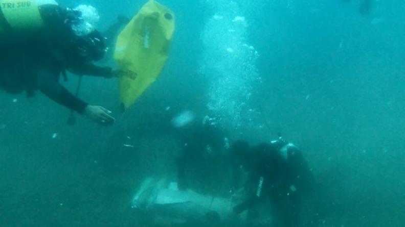 Des plongeurs-démineurs s'entraînent aux travaux sous-marins