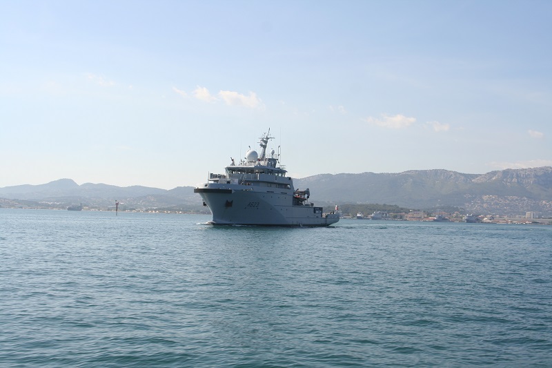 Le B2M Champlain quitte Toulon