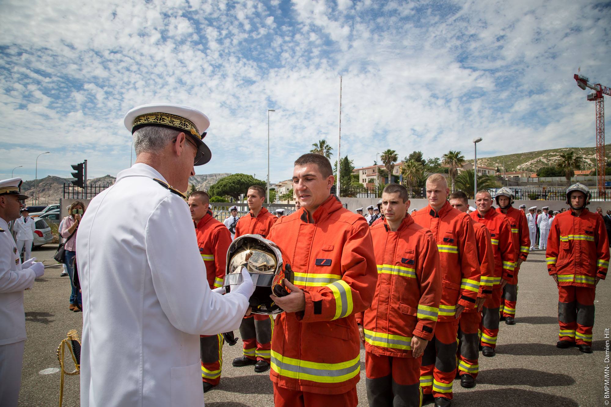 Remise de casques à l’Ecole des marins-pompiers de Marseille