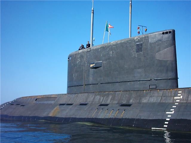 Un sous-marin Kilo algérien fait escale en Espagne sur le chemin de la Russie