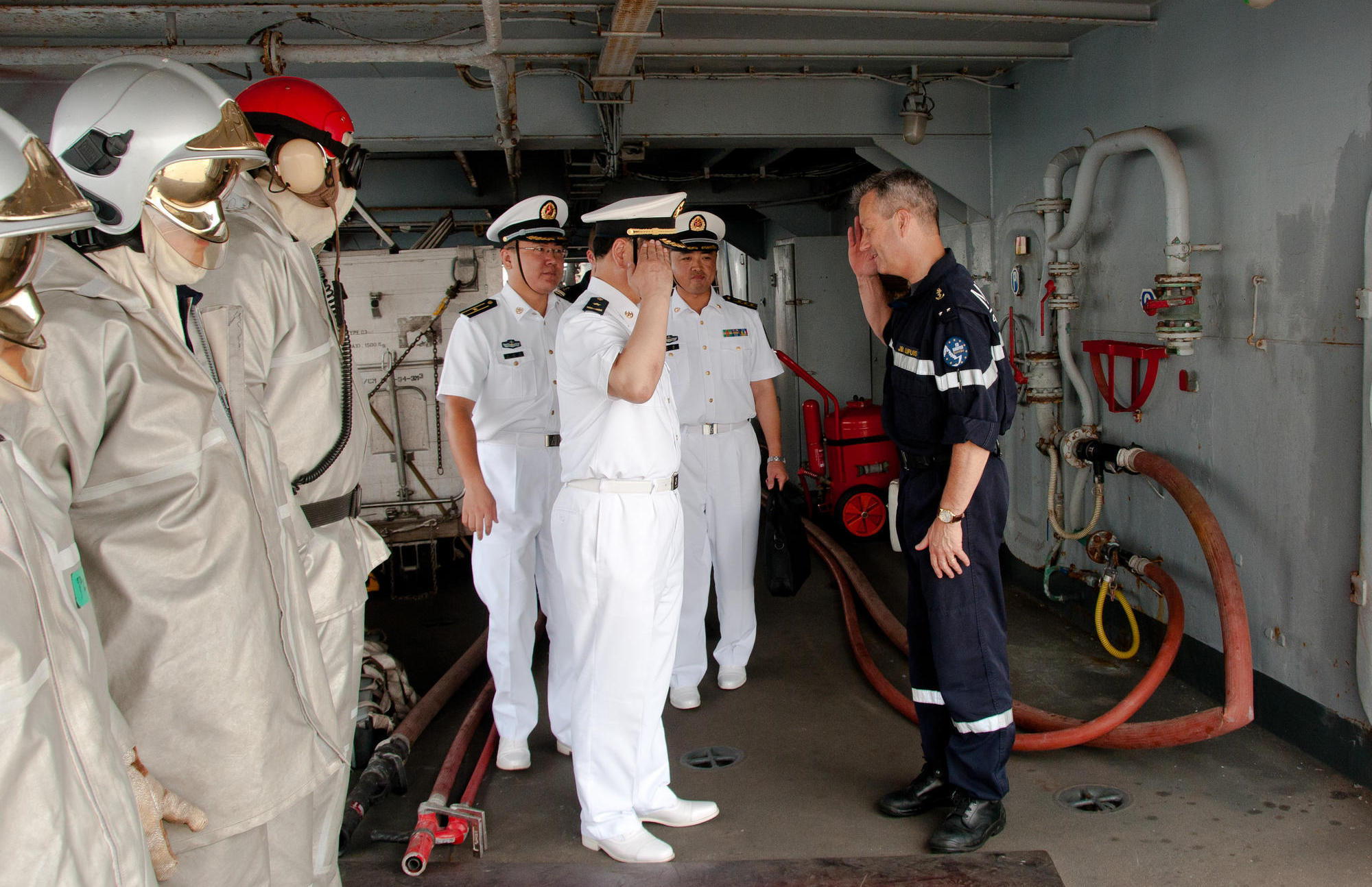 Rencontre à la mer entre le commandant de la Task Force chinoise et la force Atalante
