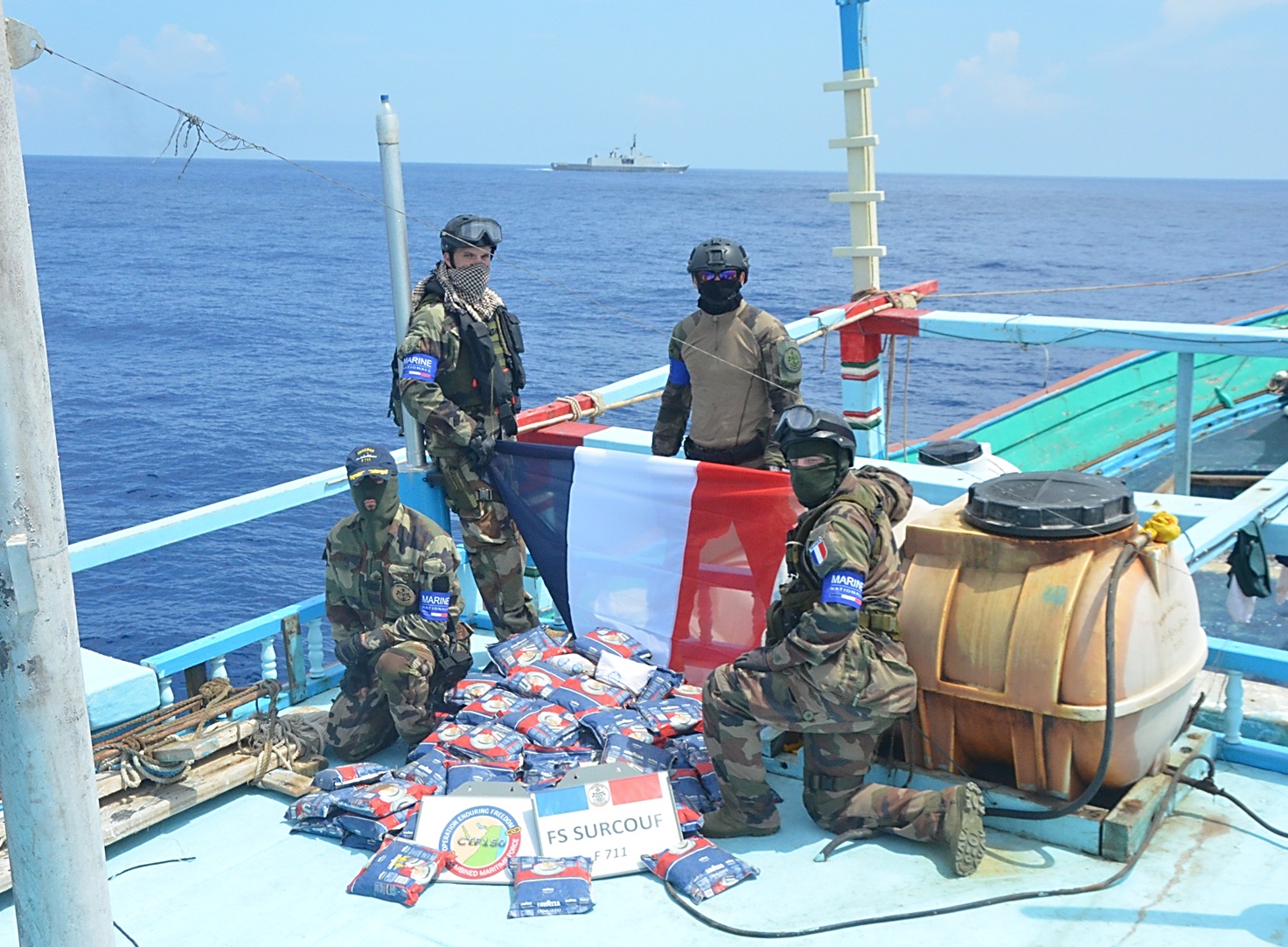 La frégate Surcouf réalise une importante saisie de drogue  en océan Indien