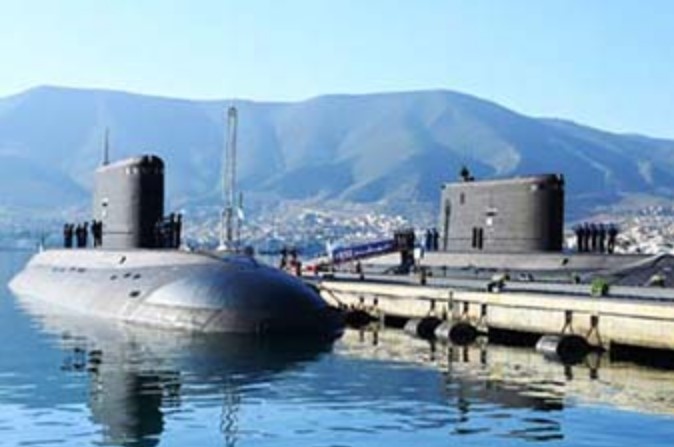 La marine algérienne admet au service actif 2 nouveaux sous-marins de la classe Kilo