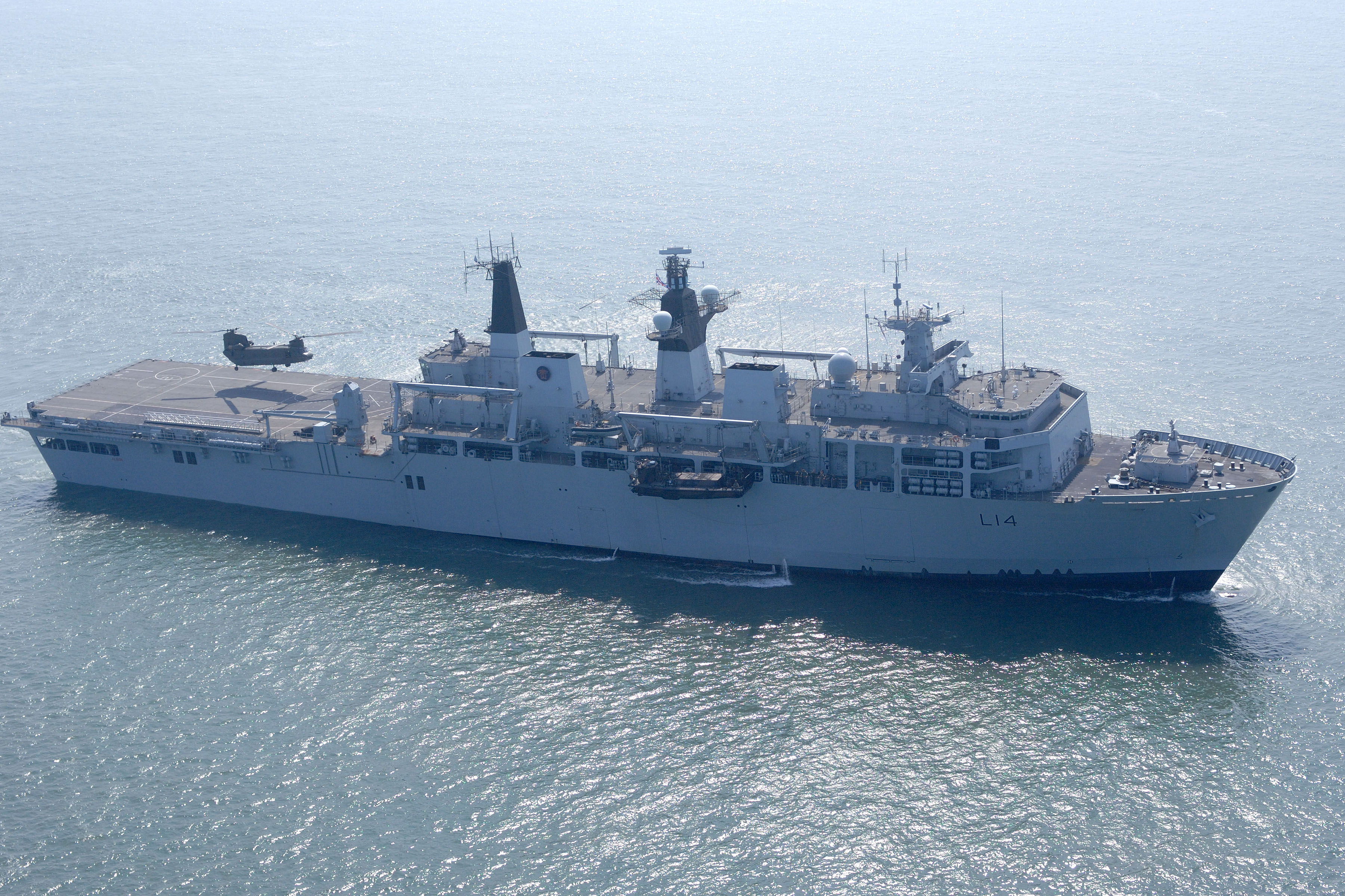Le bâtiment amphibie britannique HMS Albion