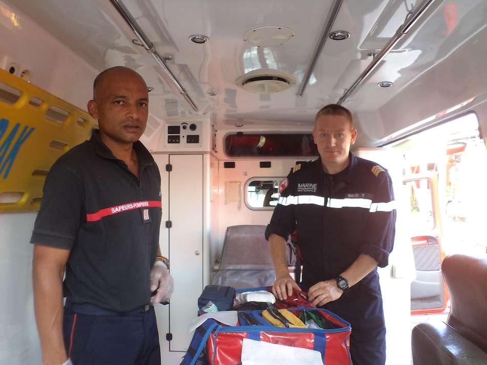 Des marins de la frégate Nivôse chez les sapeurs pompiers à La Réunion