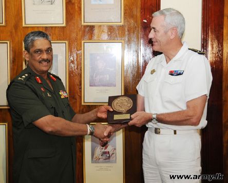 L'amiral Vali reçu par le général Sarath Fonseka