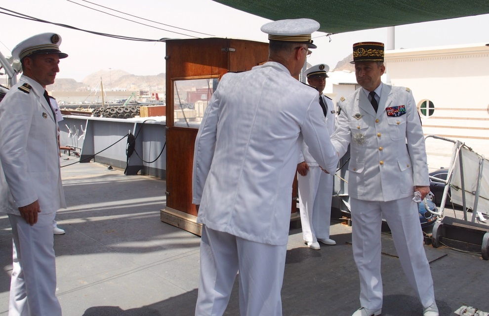 Le chef d’état-major des armées rencontre les marins de la TF150 et du BCR Var au sultanat d’Oman