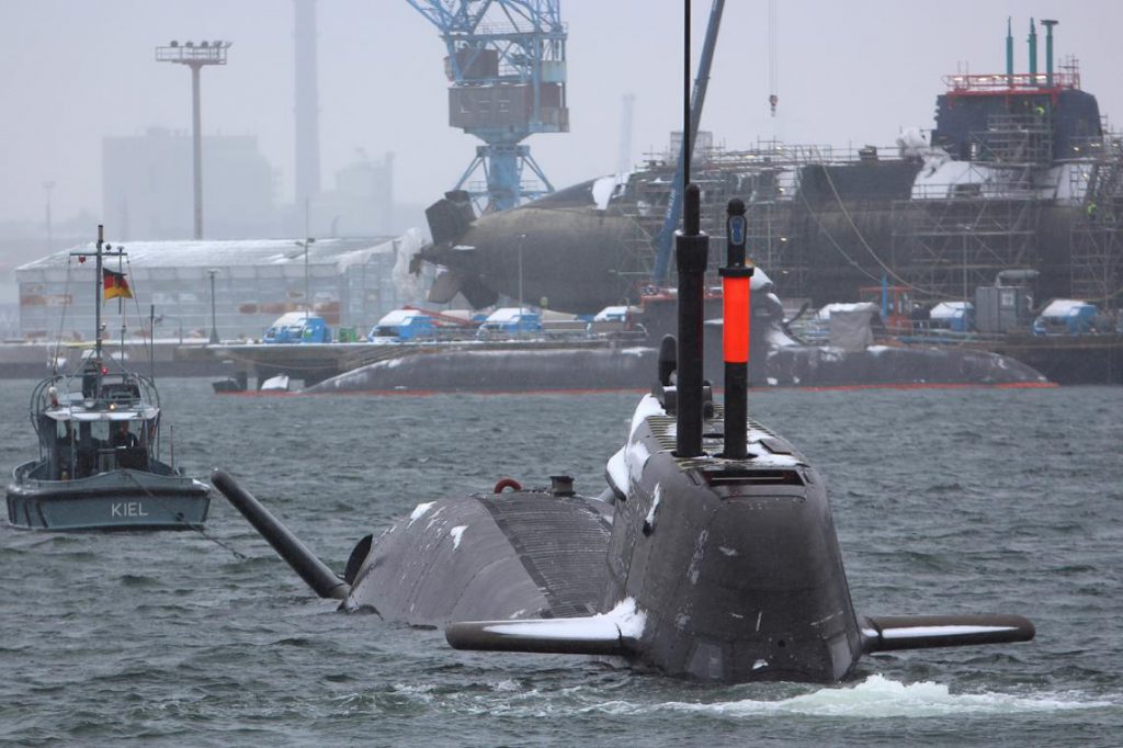 Le sous-marin allemand U-35 effectue des essais de plongée à Kiel en 2013