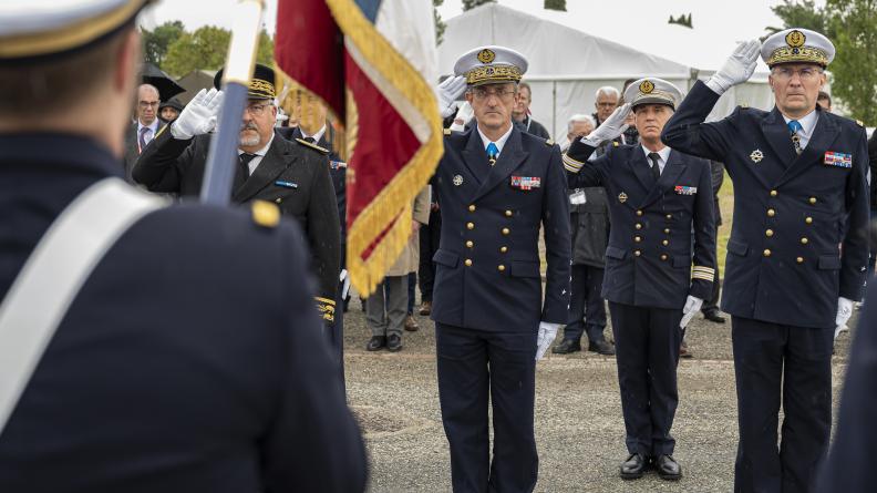 L’amiral Nicolas Vaujour, chef d’état-major de la Marine (CEMM), et le vice-amiral d’escadre Jacques Fayard, commandant les forces sous-marines et la force océanique stratégique (ALFOST)