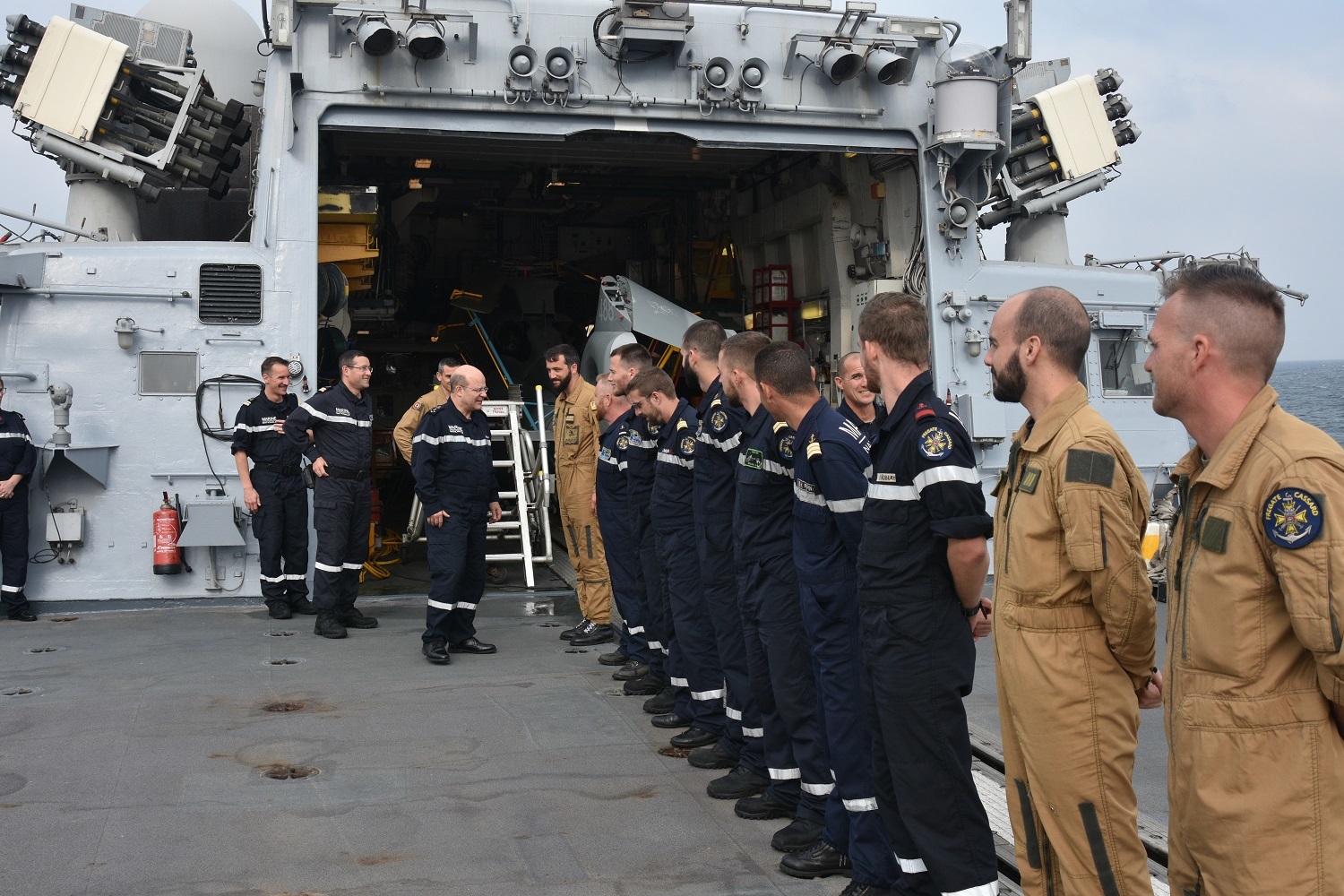 Le chef d’état-major de la marine accueilli à bord de la frégate Cassard