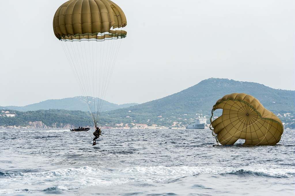Tarpon, saut parachute opérationnel en mer