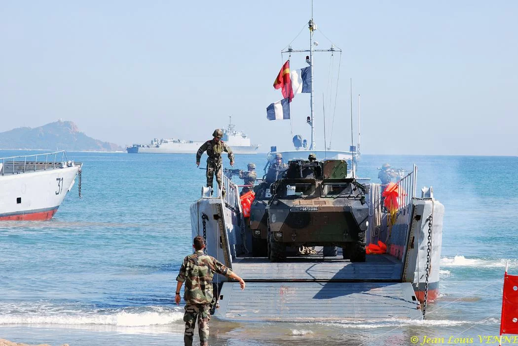 Approche d'un engin de débarquement