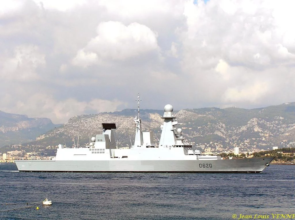 Le Forbin appareille de Toulon