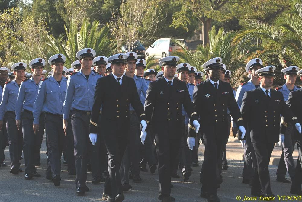 Présentation aux drapeaux du CIN Saint-Mandrier