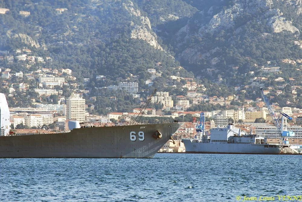 Le croiseur Vicksburg quitte Toulon