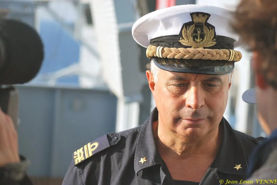 L'amiral Guidiosi répond aux questions de la presse