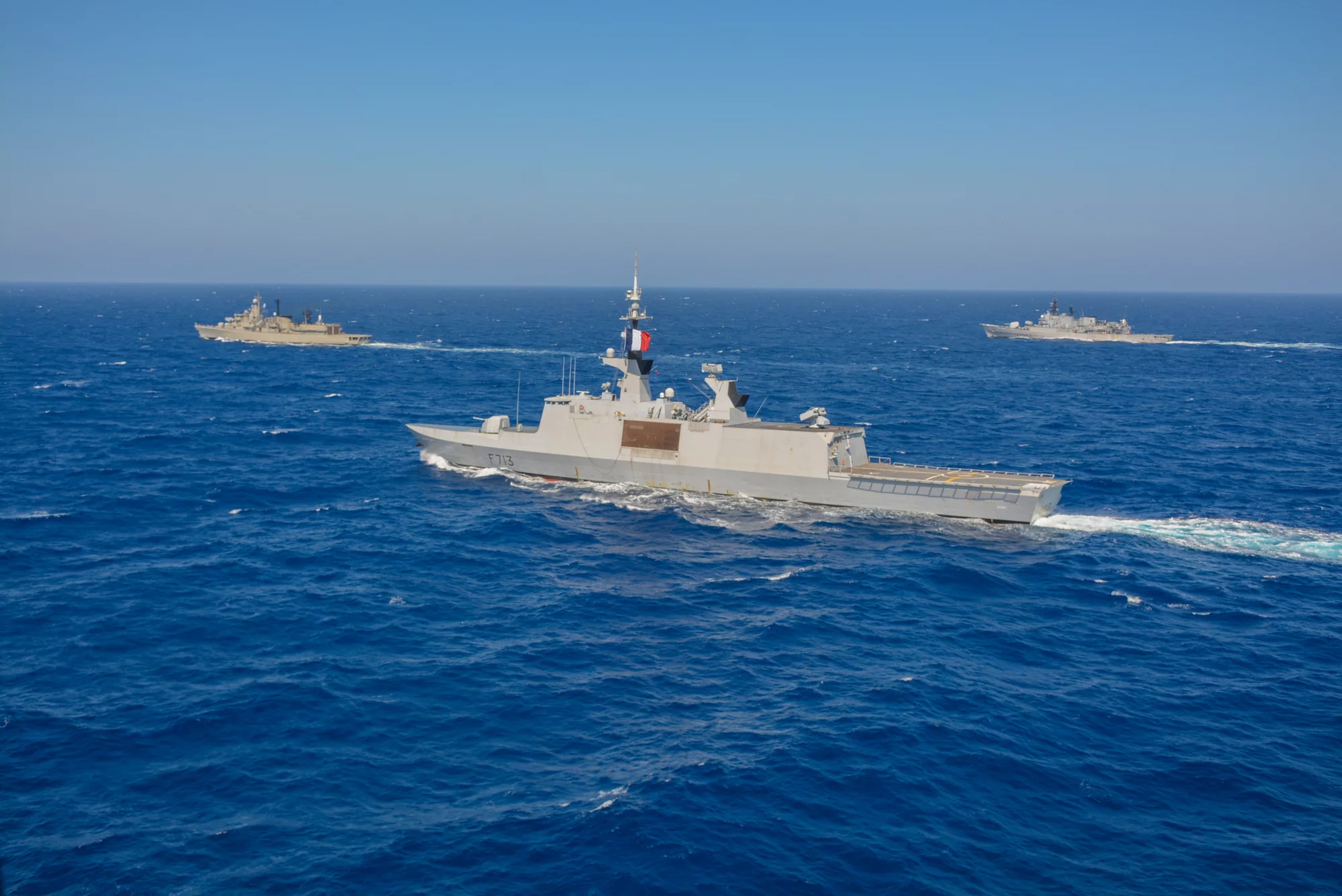 La frégate Aconit et les participants à l'exercice Eunomia