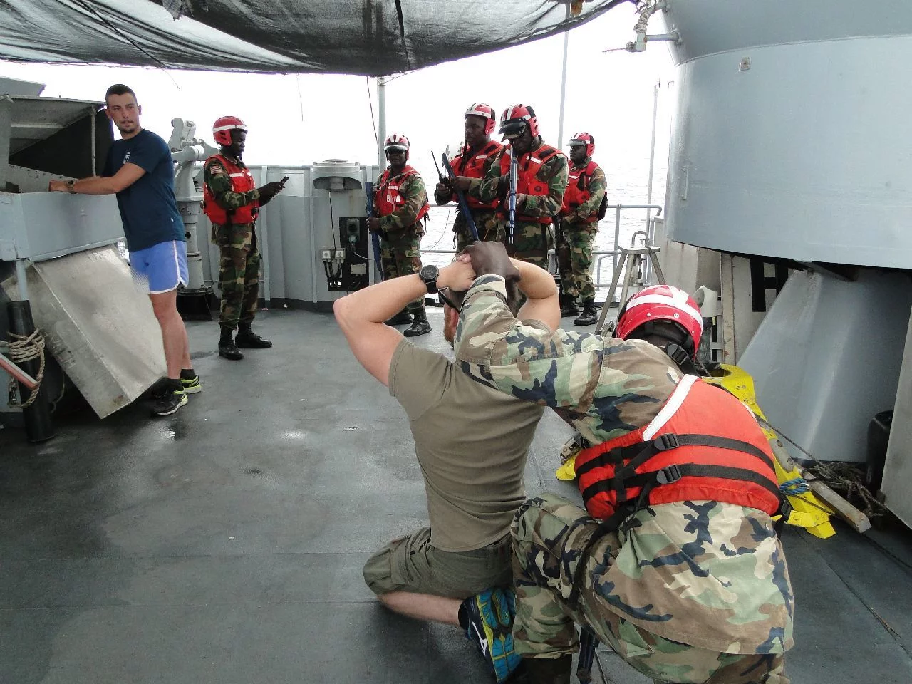 Entrainement à la fouille d'un navire en pêche illégale