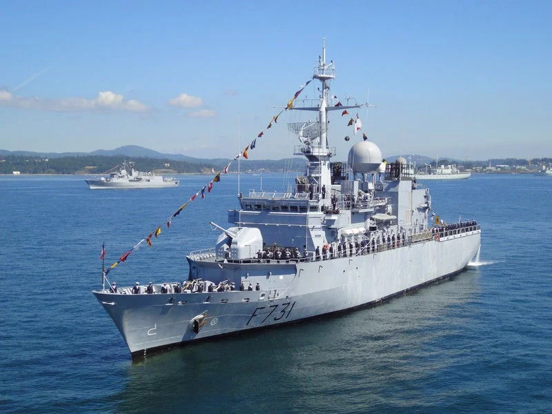 Le Prairial lors de la Revue Navale Internationale de Victoria (Canada)