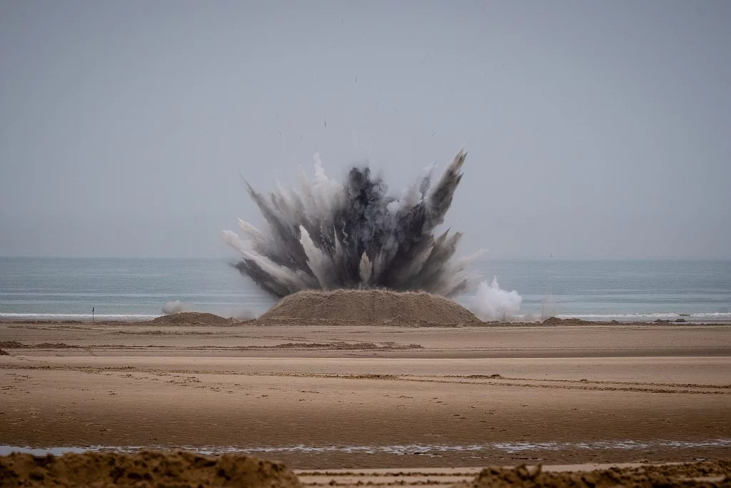 Explosion d'un bloc de défense
