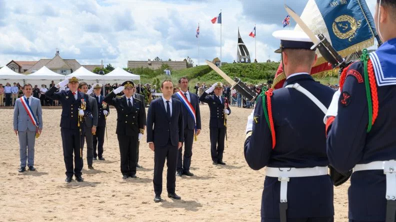 Cérémonie de tradition de l’École des fusiliers marins à Ouistreham