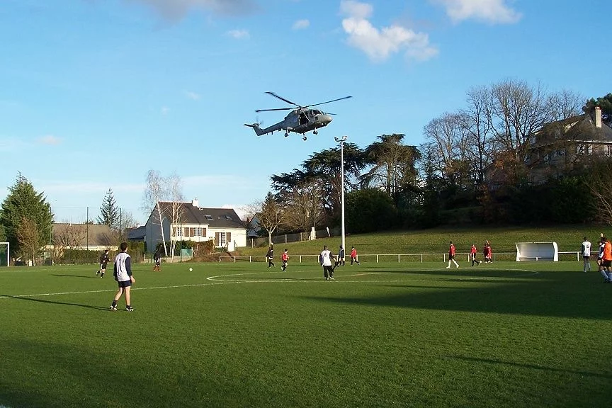 Arrivée du ballon sur le terrain