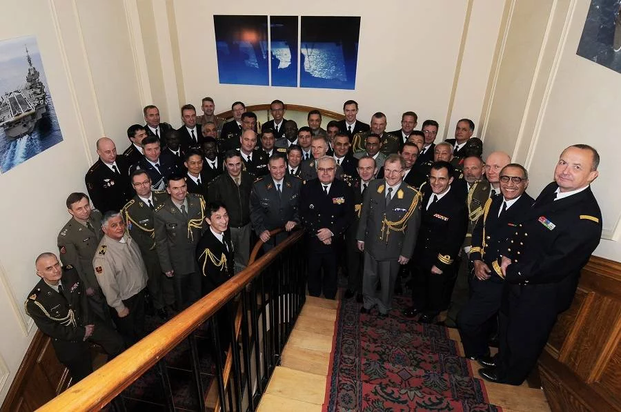 Le CEMM clôture la demi-journée d’information marine au profit des attachés de défense et navals étrangers