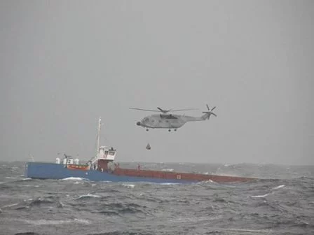 Un Super Frelon au-dessus de l'Advance