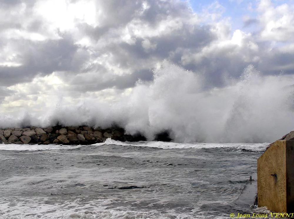 Mer agitée sur la plage de St-Elme
