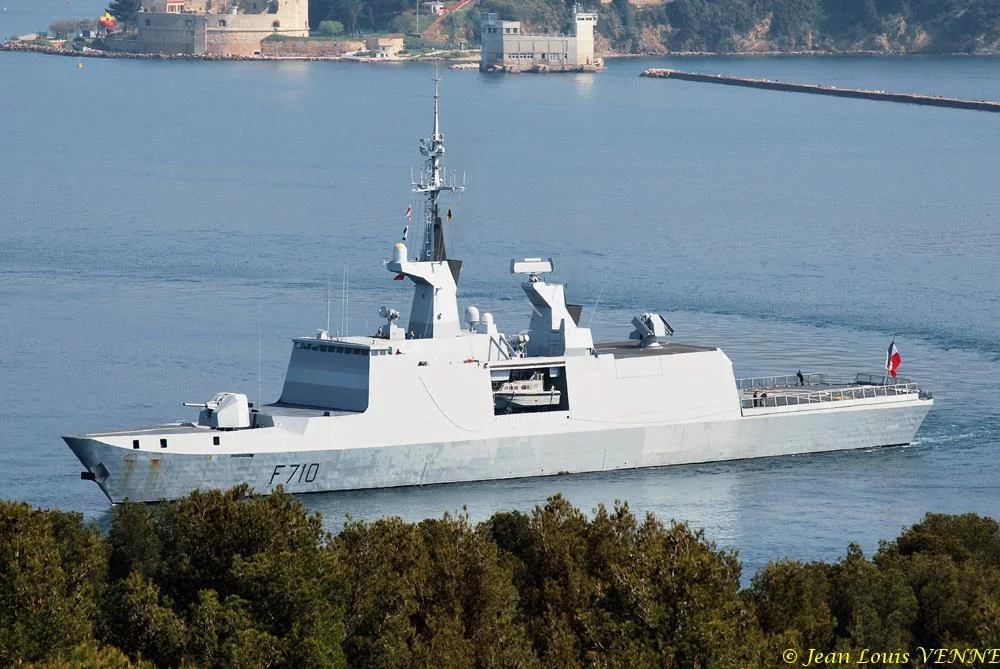 la frégate Lafayette effectue des boucles magnétiques