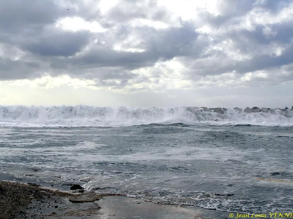 Mer agitée sur la plage de St-Elme