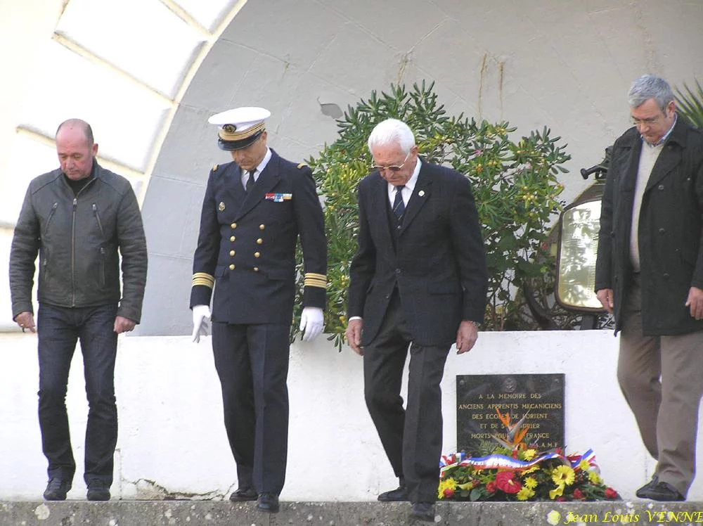 Le commandant et les anciens élèves