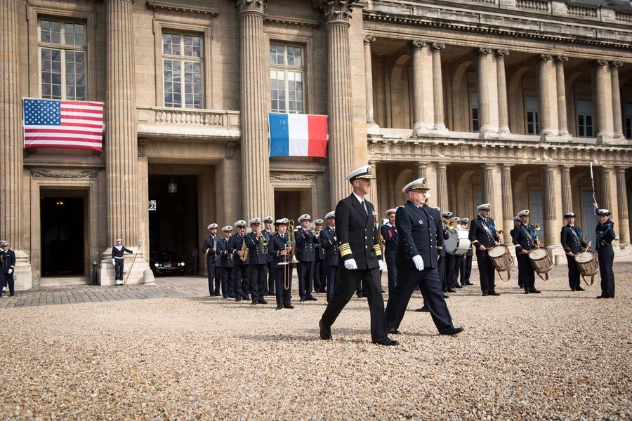 Le CEMM reçoit le chef des opérations navales de la Marine américaine (CNO)