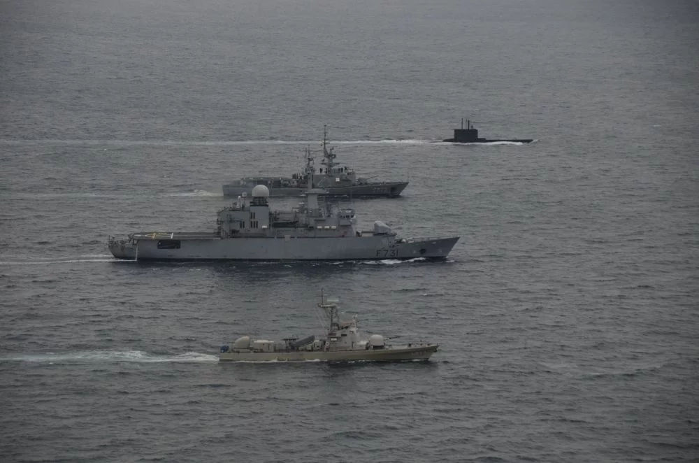 La frégate Prairial s'entraîne avec la marine équatorienne