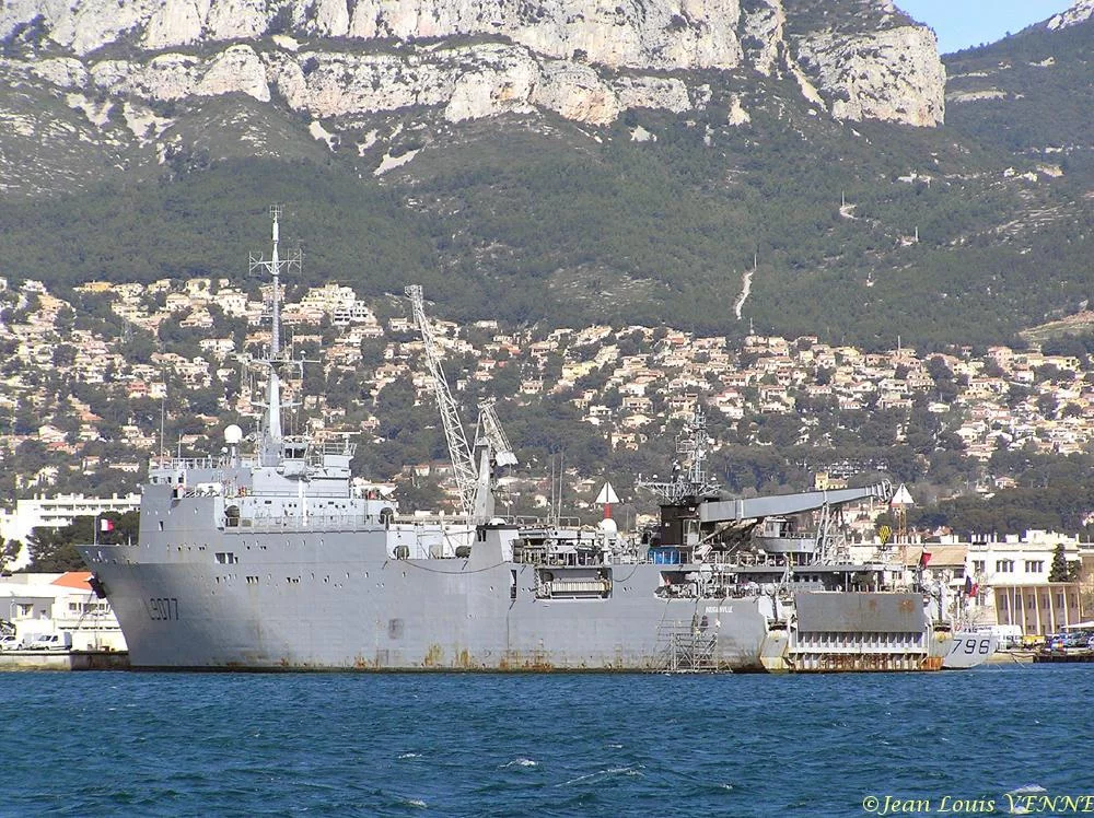 Derniers coups de peinture sur le Bougainville