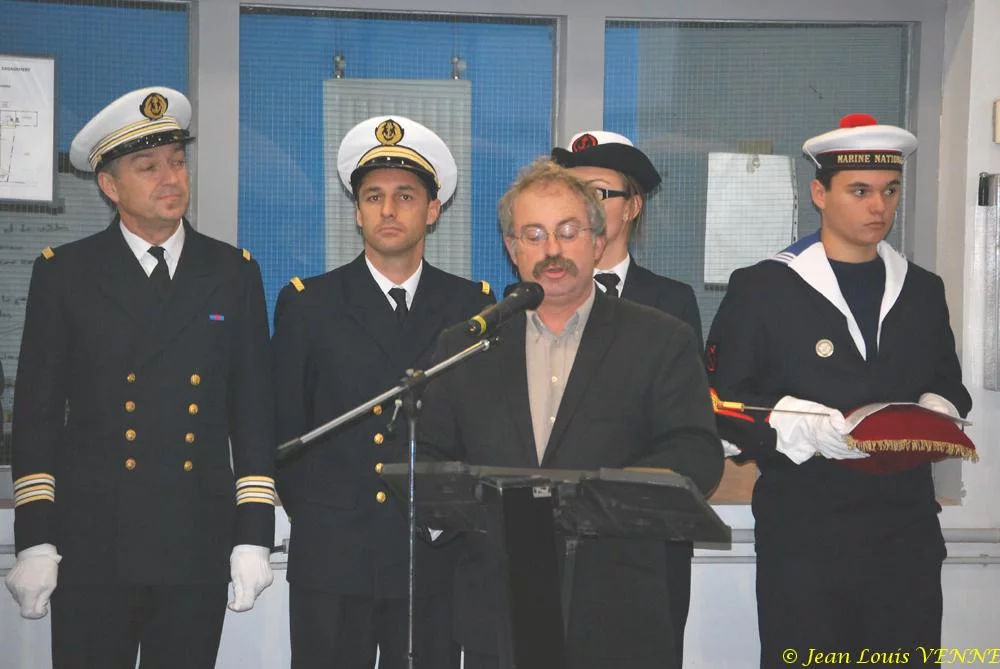 Présentation au fanion des stagiaires du centre PMM de La Seyne sur Mer