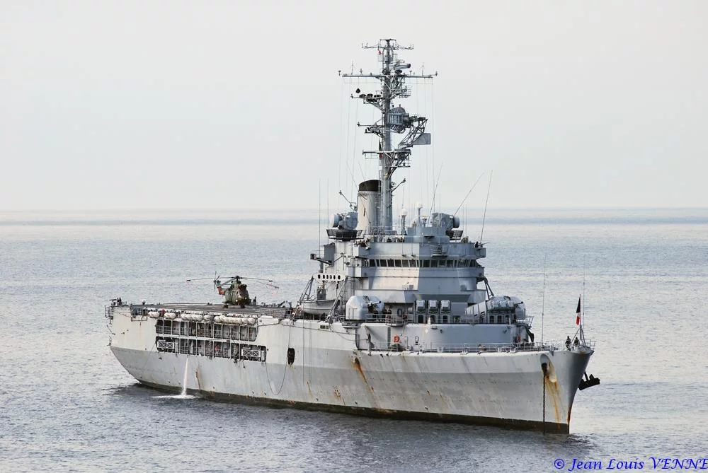 La Jeanne d’Arc au mouillage devant Toulon