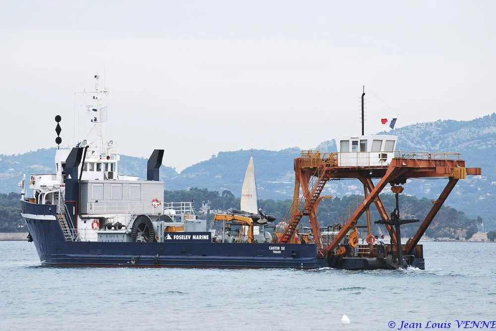 Le Castor 02 relève les ancres et les chaînes de la Rance et du Cdt Rivière