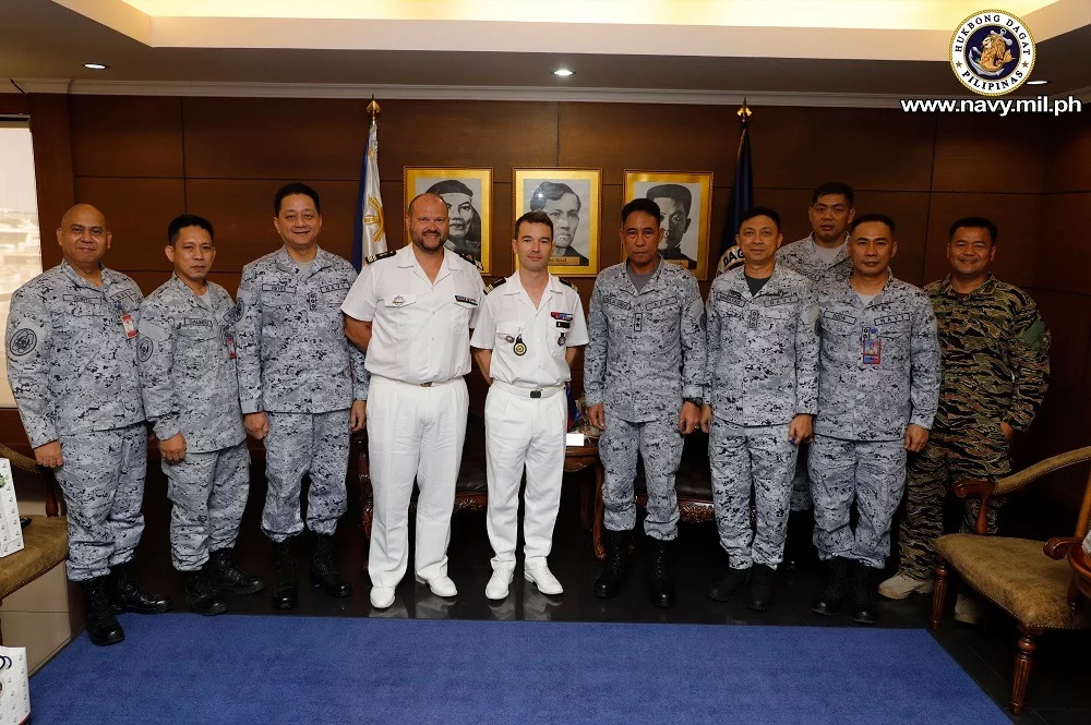 Rencontre entre les officiers français et leurs homologues philippins