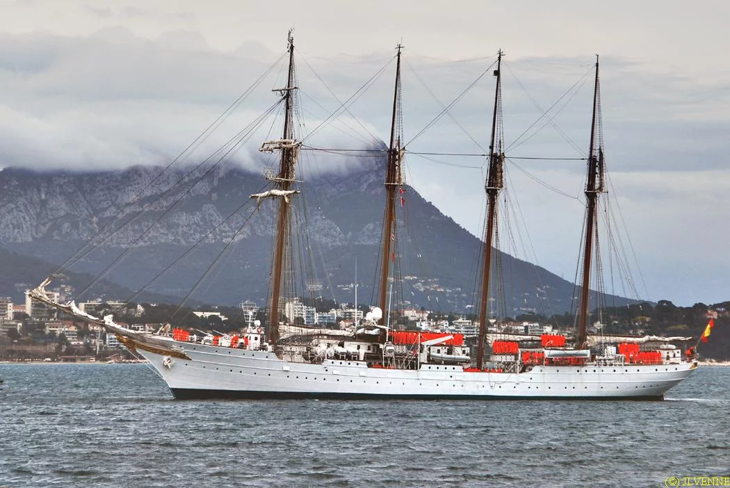 Arrivée du voilier-école espagnol Juan Sebastian de Elcano à Toulon